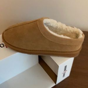 NEW Women’s 8 Minnetonka Slipper Suede Shoes